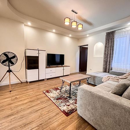 La Teatru - 2Bd Apartment Near Theatre And Old Town Brasov Exterior photo