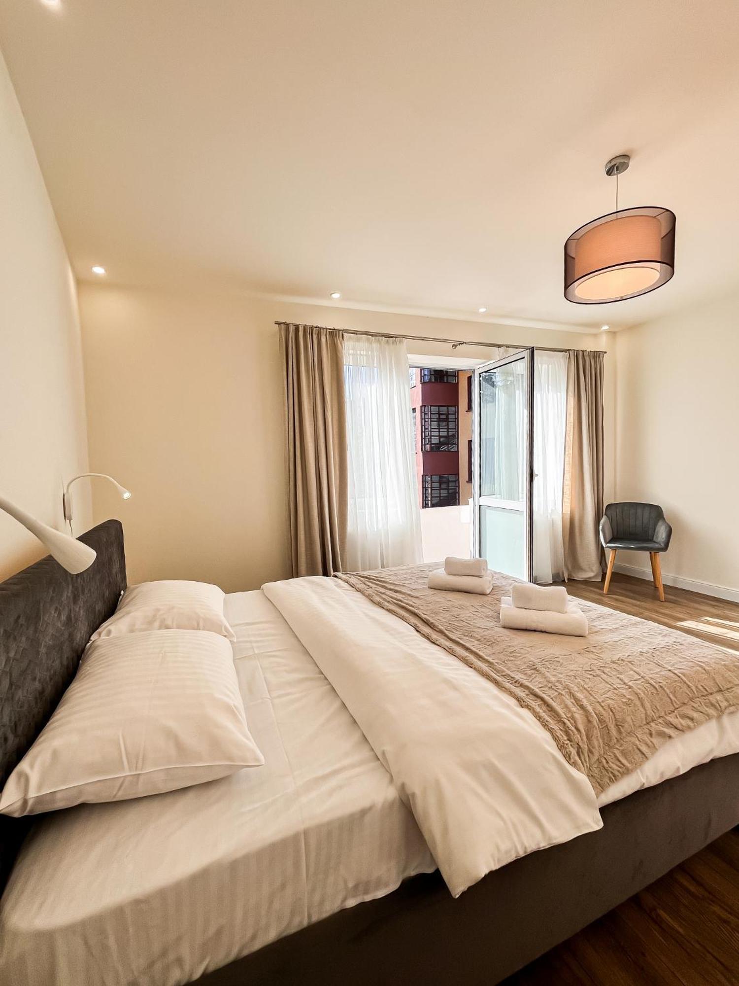 La Teatru - 2Bd Apartment Near Theatre And Old Town Brasov Exterior photo