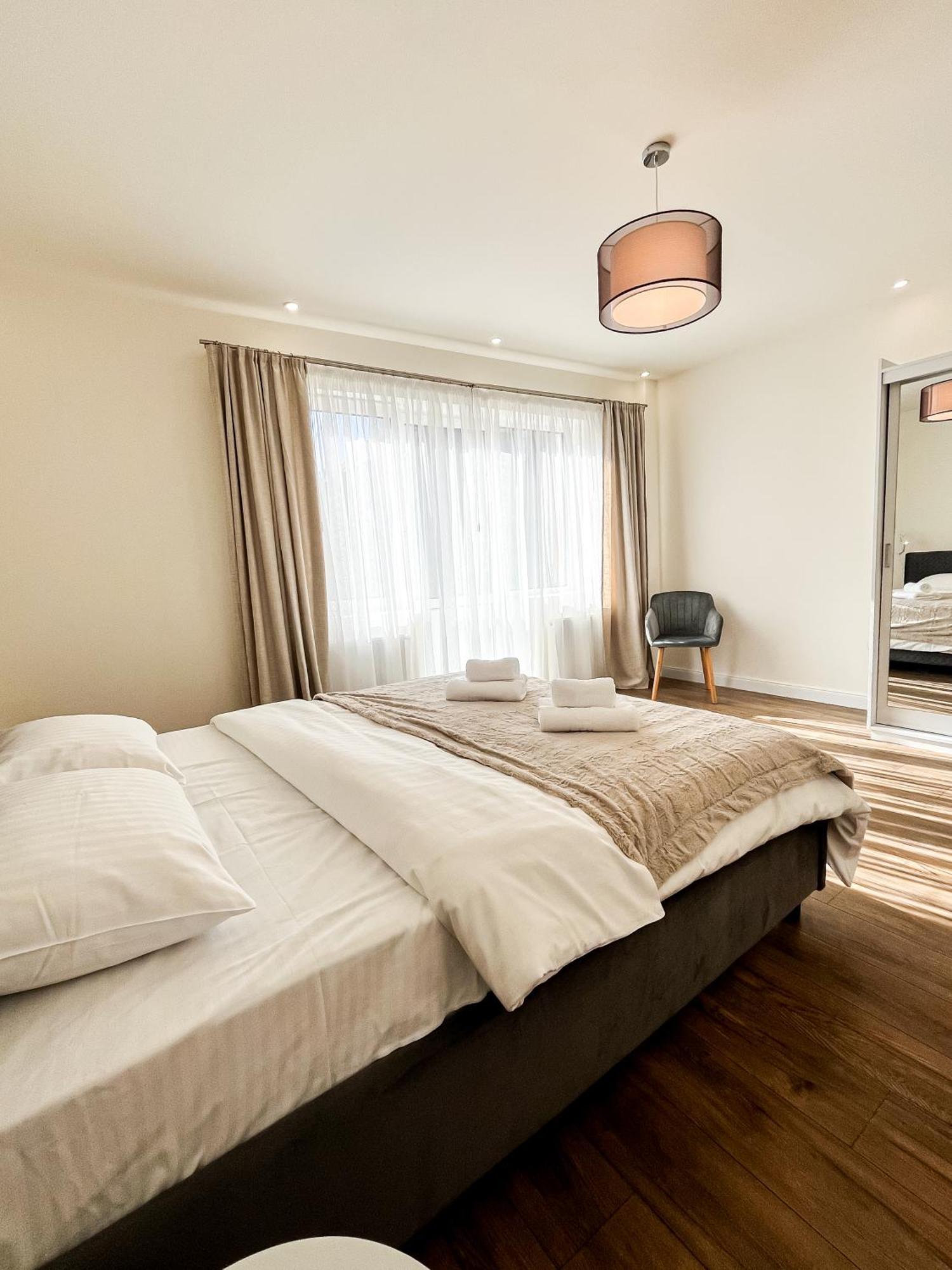 La Teatru - 2Bd Apartment Near Theatre And Old Town Brasov Exterior photo