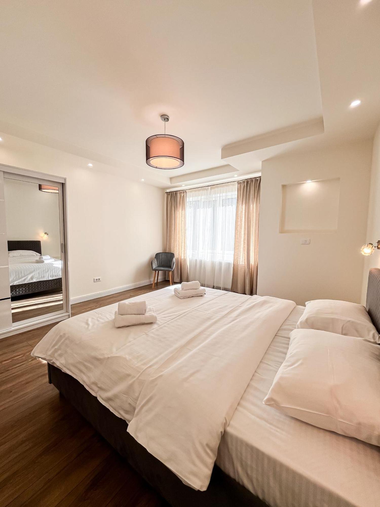 La Teatru - 2Bd Apartment Near Theatre And Old Town Brasov Exterior photo